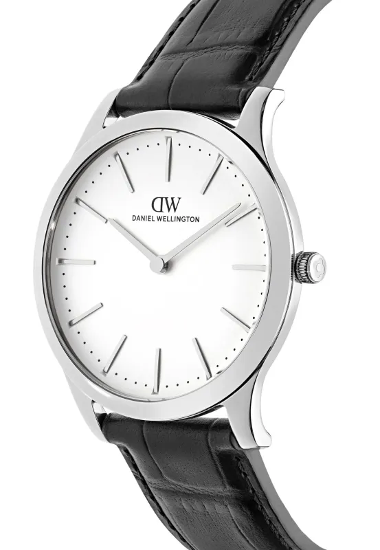 DW PATHFINDER HERREKLOKKE MED SORT REM (39MM)