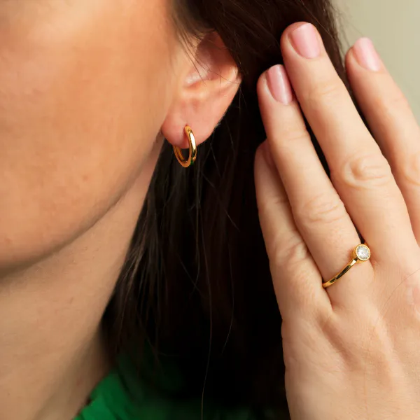 Hovedbilde Nora Mørk øreringer i forgylt sølv, 15 mm