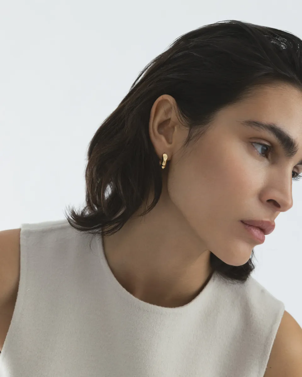 Mockberg Ørepynt Wavy Bolded Small Gullfarget Hoops