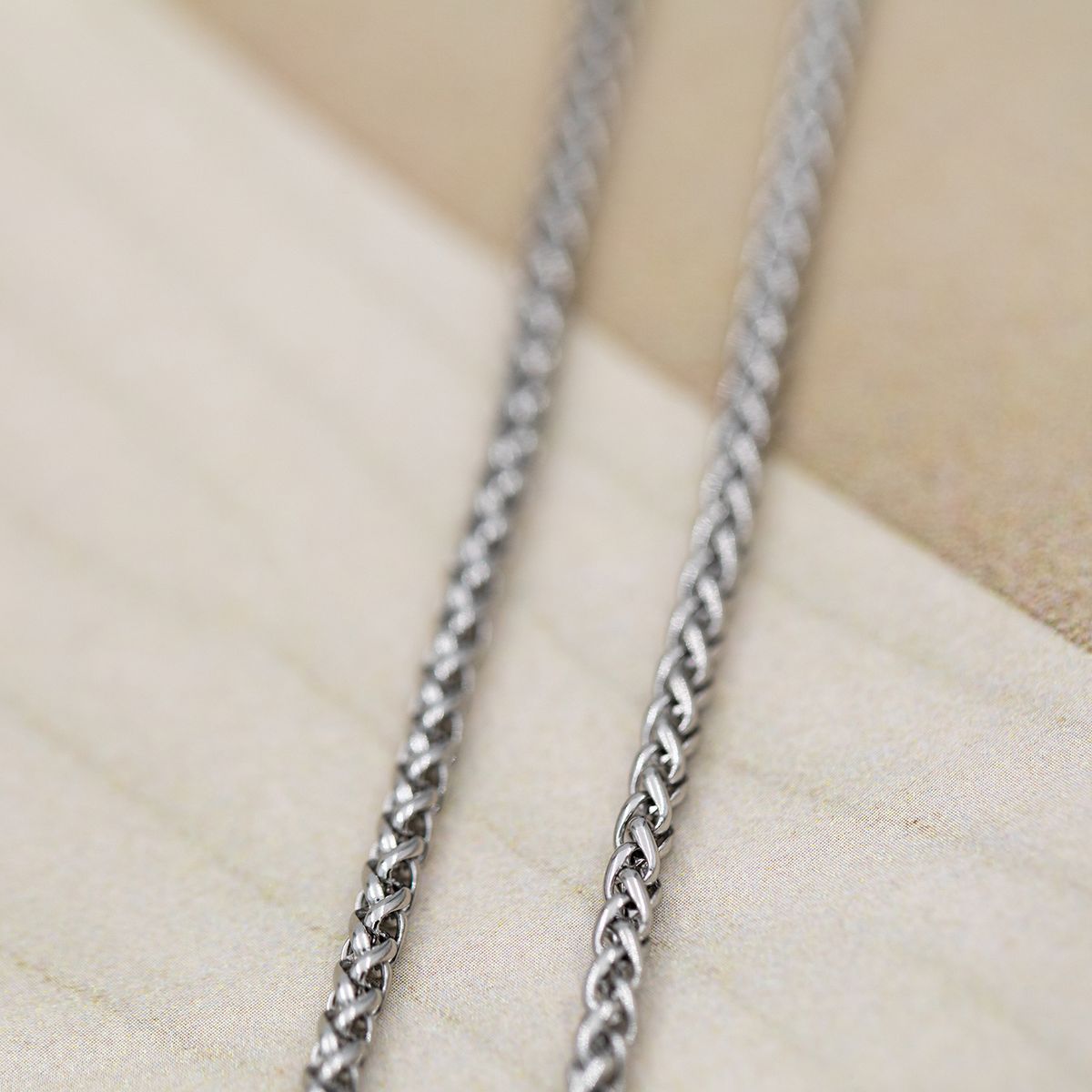 Armbånd i stål- L:20 cm sølvfarget